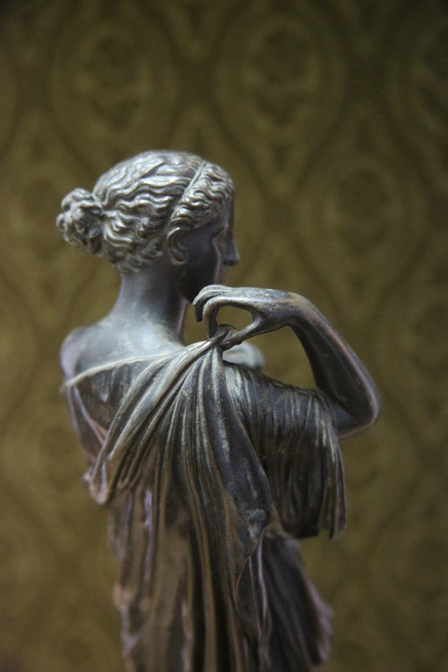 Diane de Gabies in bronze with brown patina, Late 19th Century