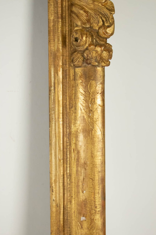 Louis XIV period carved and gilded wood frame with flowered corners, late 17th century