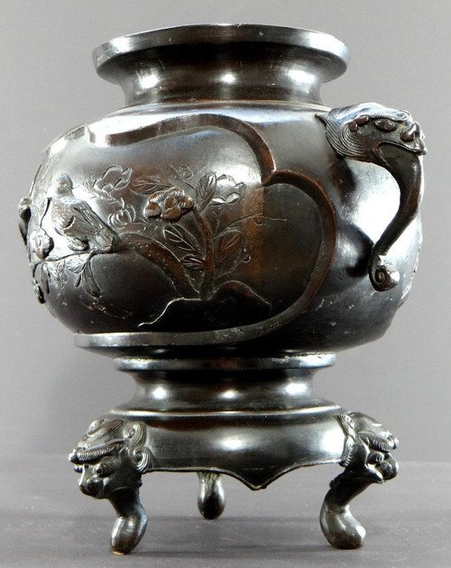 Japan, Early 20th Century, Meiji Era, Bronze Tripod Vase Decorated With Birds.