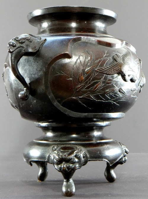 Japan, Early 20th Century, Meiji Era, Bronze Tripod Vase Decorated With Birds.