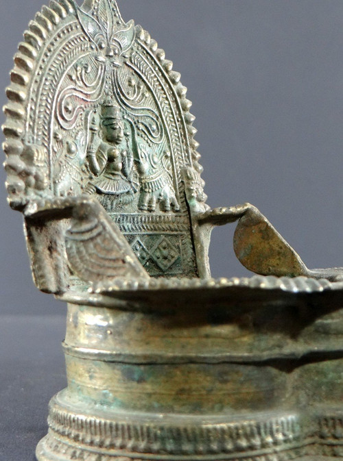 India, Early 19th Century, Bronze Oil Lamp Decor Goddess Lakshmi Anointed By Elephants