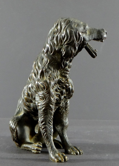 Frankreich, frühes 20. Jahrhundert, Hundestatuette aus Bronze mit beweglichem Kiefer.