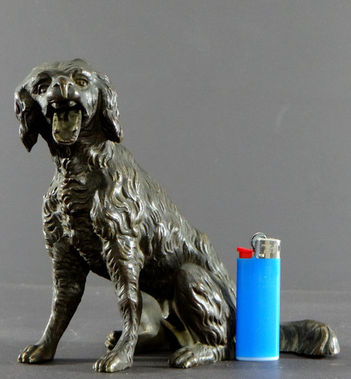 Frankreich, frühes 20. Jahrhundert, Hundestatuette aus Bronze mit beweglichem Kiefer.