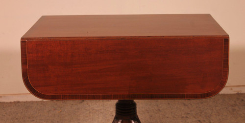 Petite Table à Rabat Pembroke début Du 19° Siècle En Mahogany