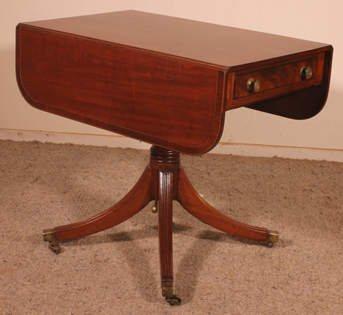 Petite Table à Rabat Pembroke début Du 19° Siècle En Mahogany