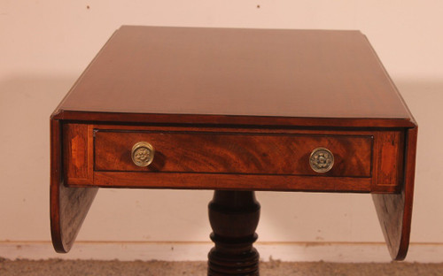 Petite Table à Rabat Pembroke début Du 19° Siècle En Mahogany