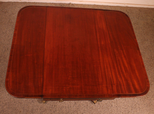 Petite Table à Rabat Pembroke début Du 19° Siècle En Mahogany