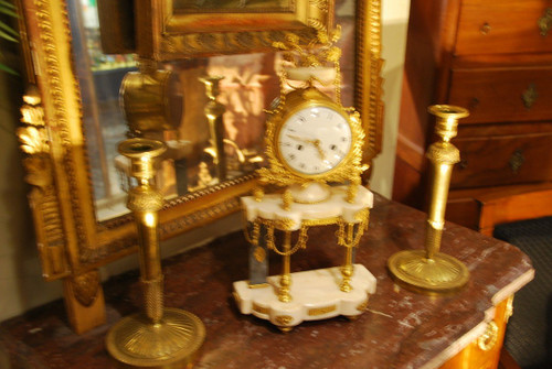 Pendule Portique En Marbre Blanc Et Bronze Doré époque Louis XVI