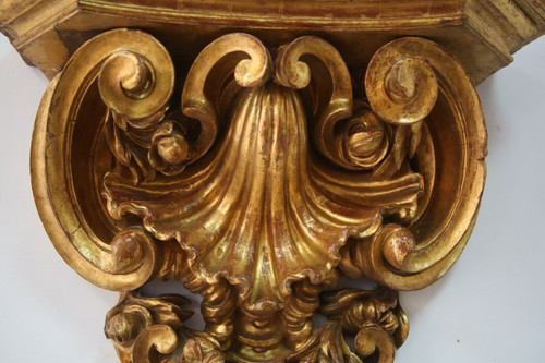 Large wall console in gilded wood, Italian work in the Baroque style.