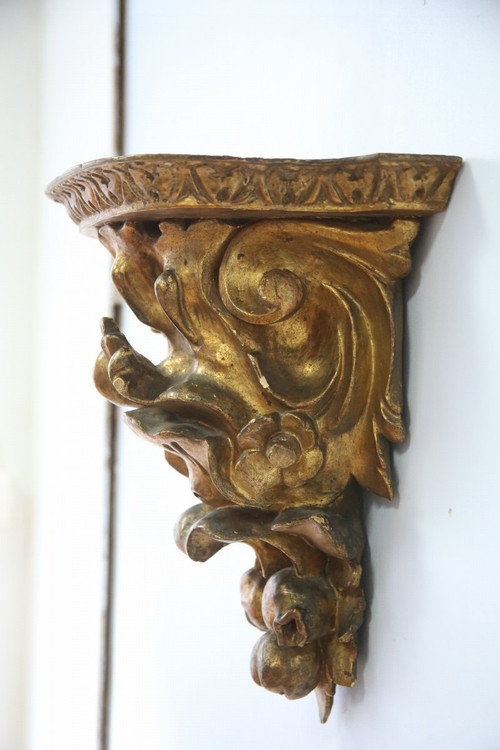 Wall console in carved and gilded wood in the Baroque style, Spain, early 20th century