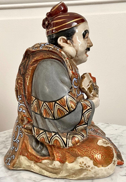 Japon, Fin Du XIXème-début Du XXème Siècle, Statue En Faïence De Satsuma Personnage Au Panier.