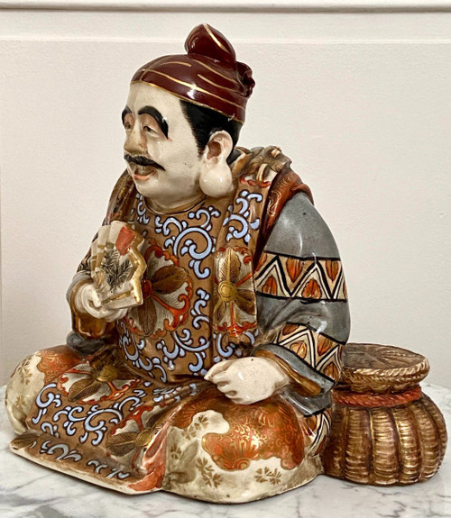 Japon, Fin Du XIXème-début Du XXème Siècle, Statue En Faïence De Satsuma Personnage Au Panier.