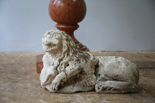 Lion sculpté en pierre calcaire, XVème siècle.