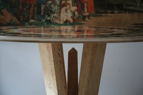 Table in travertine and marble marquetry, 20th century Italian work.