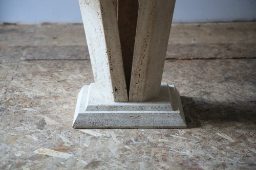 Table in travertine and marble marquetry, 20th century Italian work.