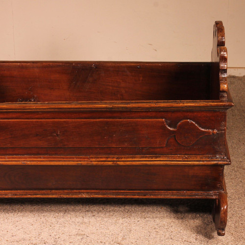 Italian Cradle In Walnut 17 ° Century