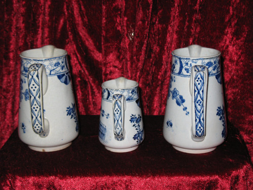 3 Creil and Montereau earthenware milk jugs, Japan decor, 19th century