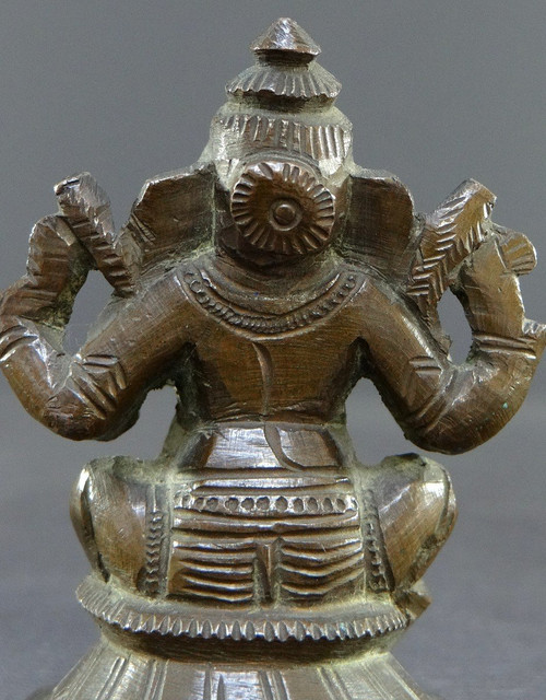 Indien, 19. Jh., Alte kleine Ganesh-Statue aus Bronze.