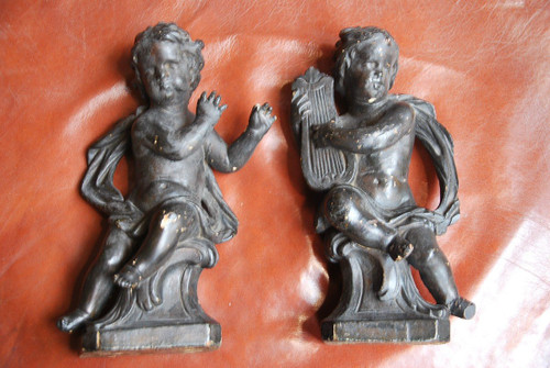 Coppia di putti musicanti in legno del XVIII secolo