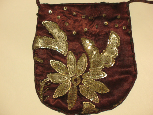 Reticule minaudière borsetta in raso ricamata con filo d'argento e canetilles XIX secolo