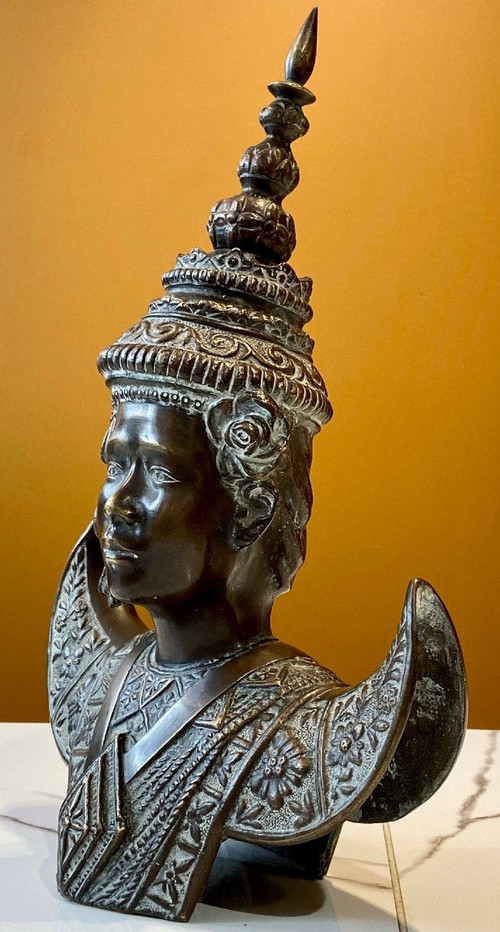 Thaïlande, Premier Tiers Du XXème Siècle, Buste En Bronze De Danseuse.