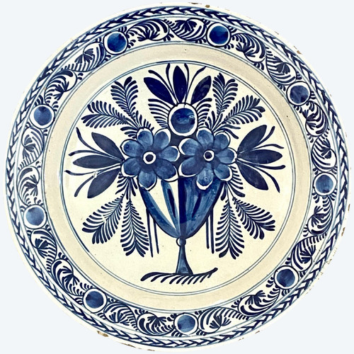 Delft, 18th century, Earthenware dish decorated with a bouquet of flowers.