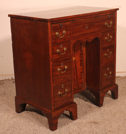 Petit Kneehole Desk En Acajou Du 18° Siècle George III