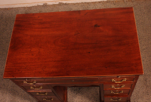 Petit Kneehole Desk En Acajou Du 18° Siècle George III