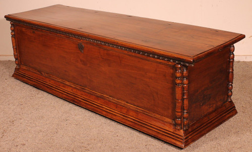 Italian Renaissance Walnut Chest -16 ° Century