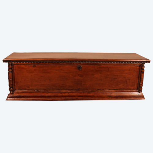 Italian Renaissance Walnut Chest -16 ° Century