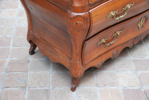 Bordelaise Commode In Walnut Eighteenth Century