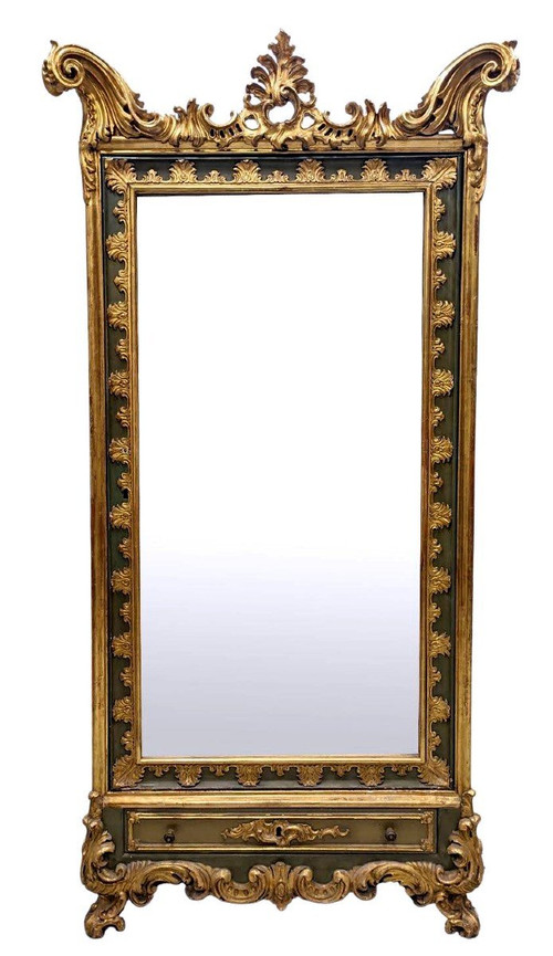 Pair Of Golden Lacquered Turinese Cabinets From The Beginning Of The Nineteenth Century.