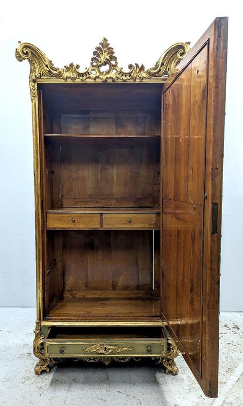 Pair Of Golden Lacquered Turinese Cabinets From The Beginning Of The Nineteenth Century.