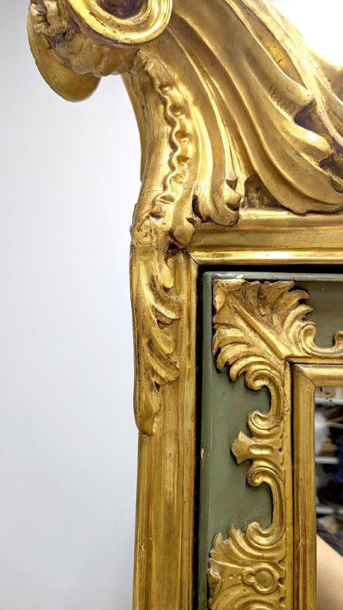 Pair Of Golden Lacquered Turinese Cabinets From The Beginning Of The Nineteenth Century.