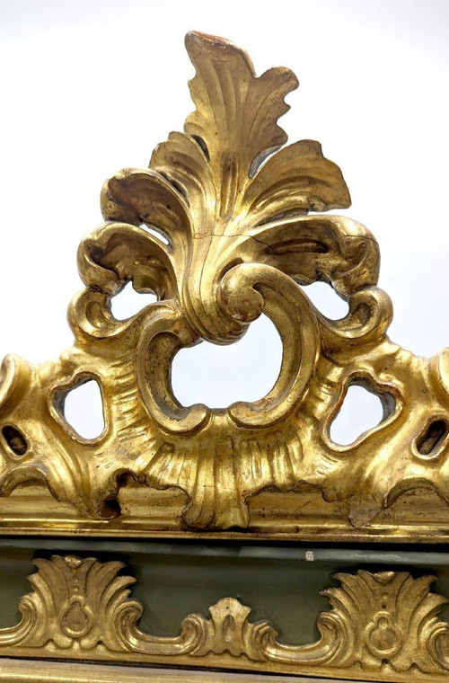 Pair Of Golden Lacquered Turinese Cabinets From The Beginning Of The Nineteenth Century.