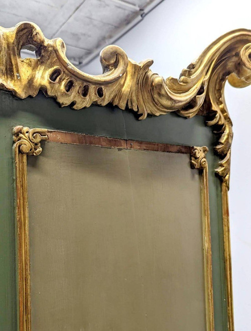 Pair Of Golden Lacquered Turinese Cabinets From The Beginning Of The Nineteenth Century.