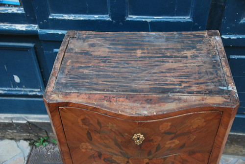 Petite Commode époque Louis XV  du XVIIIe siècle