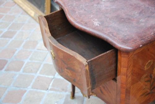 Petite Commode époque Louis XV  du XVIIIe siècle