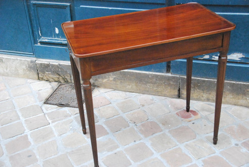 Louis XVI period Mahogany Table De Salon Stamped De L .Moreau