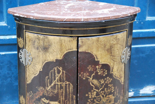 European lacquered corner cabinet 18th century, England