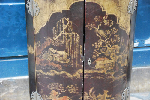 European lacquered corner cabinet 18th century, England