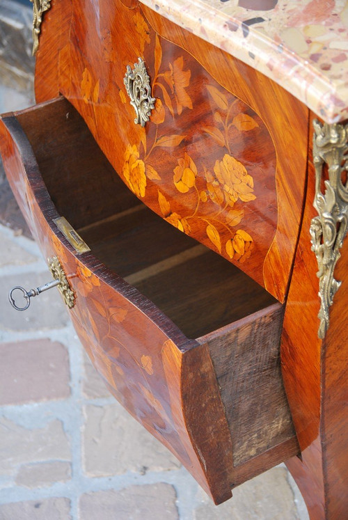 Petite Commode En Marqueterie De Fleurs époque Louis XV