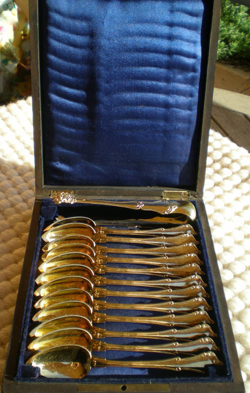 Box of 12 spoons and matching sugar tongs in vermeil Goldsmith T. Berthier late 19th century