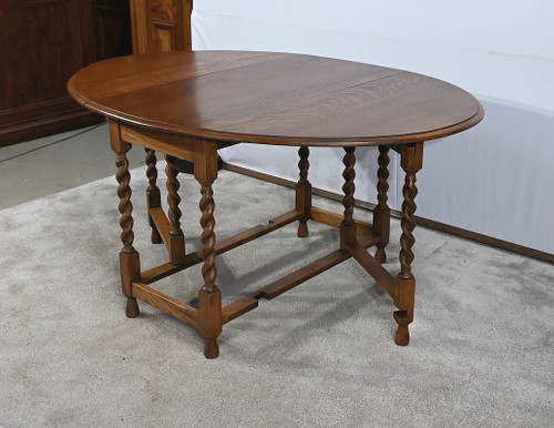 Gatelag Table in Solid Oak, England – 1920