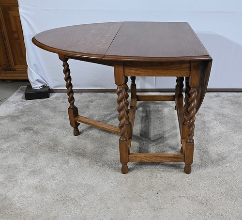 Gatelag Table in Solid Oak, England – 1920