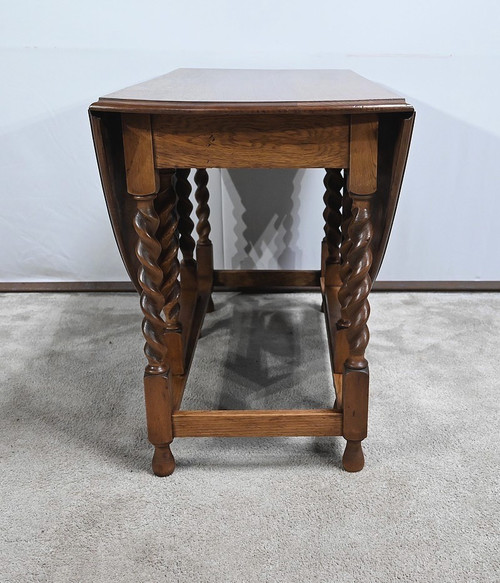 Gatelag Table in Solid Oak, England – 1920