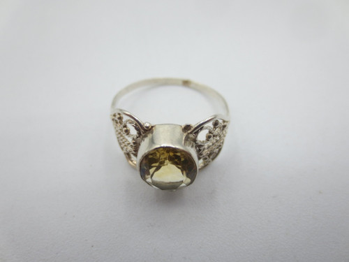 Bague sertie d'une citrine. 