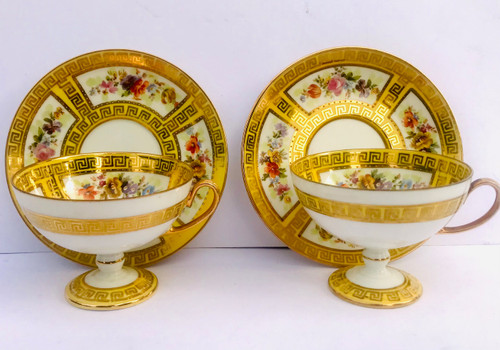 Pair of cups and their saucers in fine Saxony porcelain