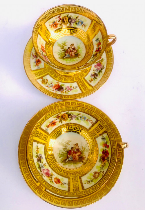 Pair of cups and their saucers in fine Saxony porcelain