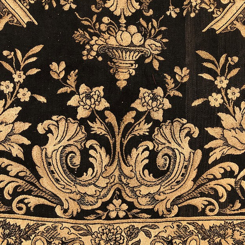 Tapisserie ancienne ou tapis de table sur fond noir à riches décors de vases Médicis et de fleurs